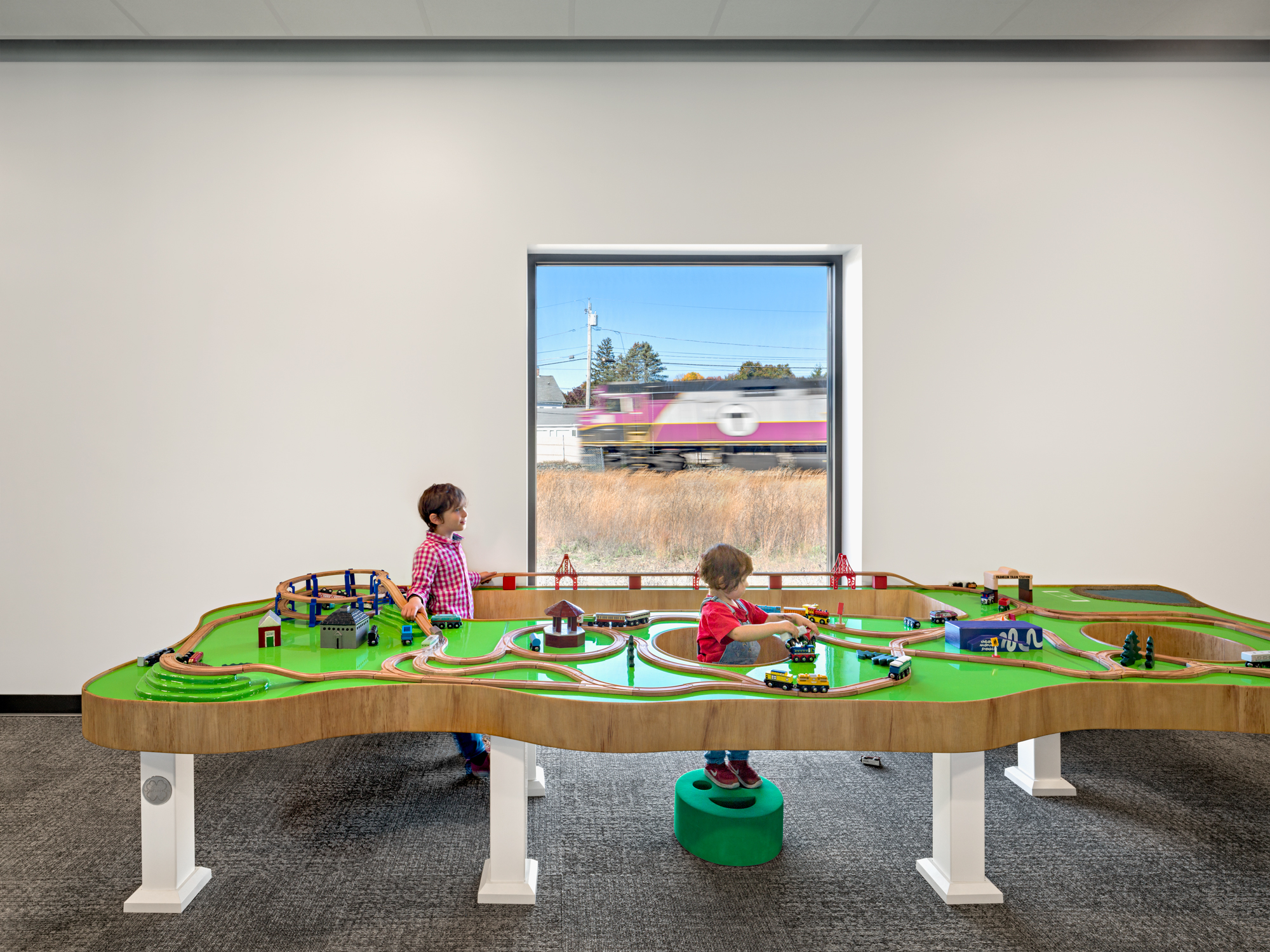 11_gancsos_kr_CMF_0134a_with_people&train